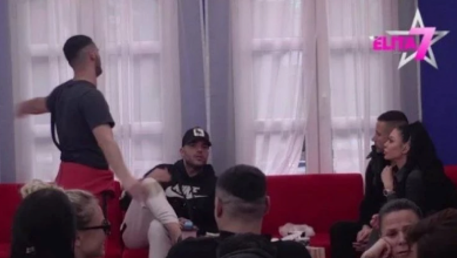 SEVAJU VARNICE! Ovaj učesnik Elite bacio oko na Maju Marinković, ishvalio je ispred Janjuša