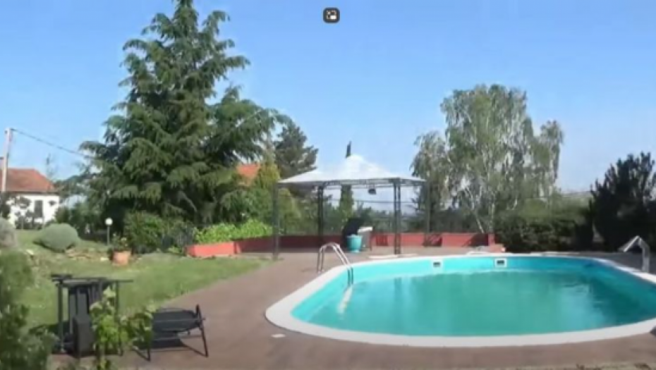 ŠOKANTAN POTEZ VODITELJKE RTS-A Snimala se u bazenu dok je ovo radila, niko nije očekivao da će je videti u ovakvom izdanju