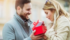 NARODNA VEROVANJA Ove poklone ne kupujte voljenoj osobi za Dan zaljubljenih, privlače lošu sreću!