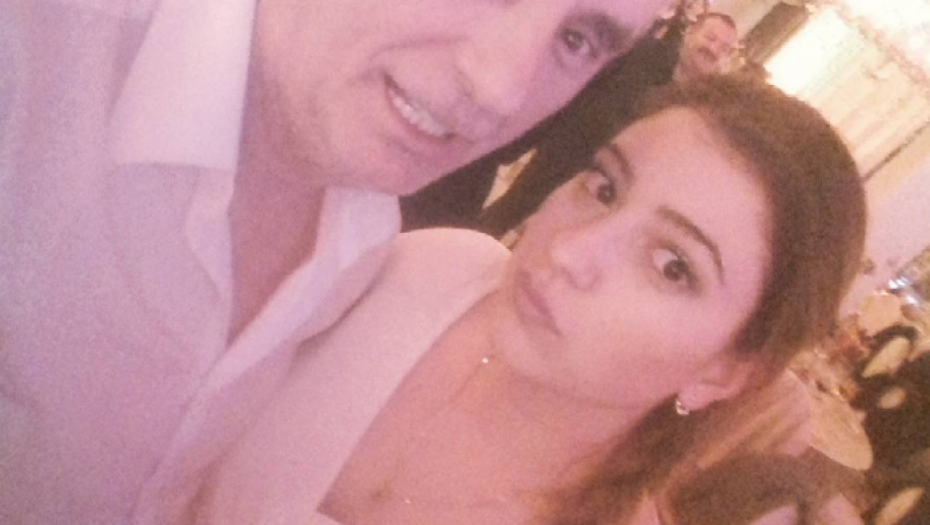 OVO JE ĆERKA LEPOG MIĆE KOJU KRIJE OD SVIH Jako je moćna i uticajna, bićete u šoku kada saznate gde radi!