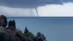 MORSKA PIJAVICA SNIMLJENA U CRNOJ GORI Plimni talasi išli par metara u visinu (VIDEO)