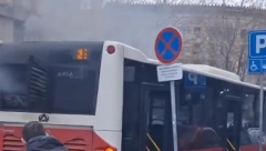 ZAPALIO SE AUTOBUS 26 KOD HOTELA MOSKVA Usred centra grada kulja dim