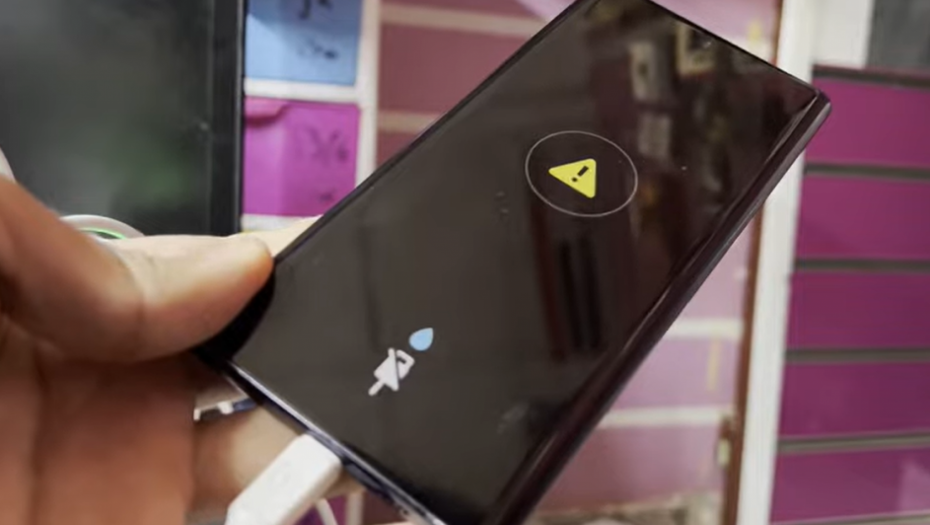 MOŽE BITI VEOMA OPASNO Da li i vi pravite OVU GREŠKU dok punite telefon?