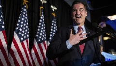 DEMOKRATA UMESTO REPUBLIKANCA Tom Suozi u Predstavničkom domu