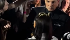 PRIJA NA KONCERTU U OSIJEKU DOŽIVELA PEH! Spustila se u publiku, a onda doživela neprijatnost