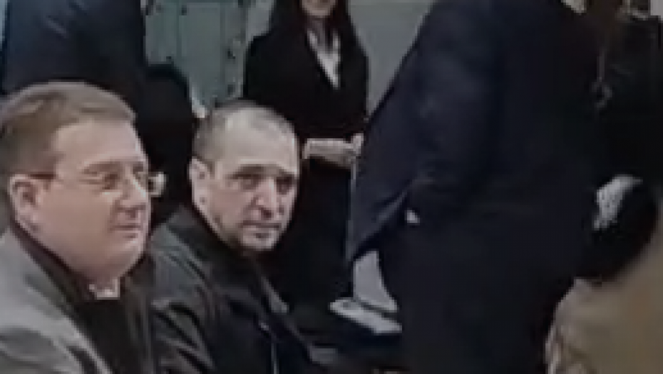 PONAŠANJE ZORANA MARJANOVIĆA ISPRED SUDNICE IZNENADILO MNOGE Evo šta je radio pred početak suđenja za ubistvo njegove žene Jelene!