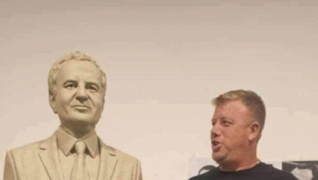 KURTI DOBIO BIZARNI SPOMENIK U PODUJEVU Naježićete se kad vidite čija bista će sutra biti postavljena u Južnoj Mitrovici!