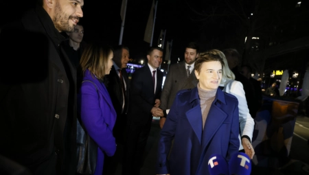 Premijerka Ana Brnabić otvorila izložbu posvećenu ćirilici u čast Sretenja