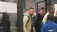 FILIP ŽIVOJINOVIĆ STIGAO NA KONCERT ZAJEDNO SA FANOVIMA Pokušao da prođe neprimećeno, a ovaj detalj je svima privukao pažnju