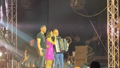 SA NJIMA JE POČELA DA PEVA Prijovićki se pridružili kumovi na sceni, a onda je nastao lom u publici