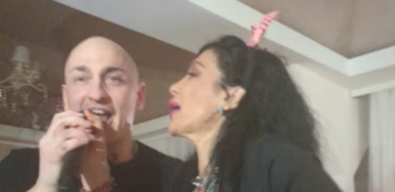 DESINGERICA I VENDI NAPRAVILI HAOS NA NASTUPU! Reper gurao pare pevačici u dekolte, hit snimak kruži mrežama