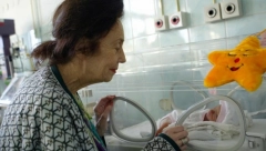 Dobila dete u 66. godini, a svetina je zbog toga linčovala: Adrijanina ćerka je postala punoletna i ovako izgleda njen život danas