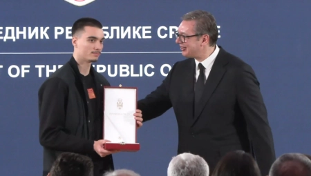 PRIZNANJE OD PREDSEDNIKA VUČIĆA PRIMIO SIN NIKOLA Dejan Milojević posthumno odlikovan Karađorđevom zvezdom na ceremoniji povodom Dana državnosti