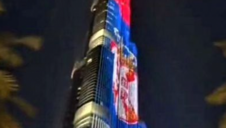 NA NAJVEĆOJ ZGRADI NA SVETU OSVANULA SRPSKA ZASTAVA Vučić podelio veličanstven snimak (FOTO)