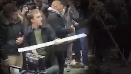 HTELI DA GA PRIKAŽU KAO NEKOG SIROTANA A on sa motkama napadao policiju, razbličene su im sve laži! - ALI NE ODUSTAJU