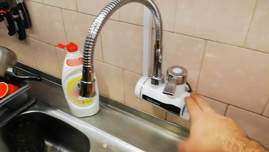 NAPLAĆUJU ČESMOVAČU U RESTORANU NA PERIFERIJI BEOGRADA! Košta kao čili sos, da li je ovo realno?