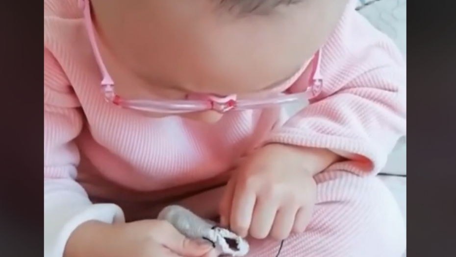 NEĆETE VEROVATI ŠTA OVA DEVOJČICA UME Žene širom sveta ne mogu da dođu sebi od šoka (VIDEO)