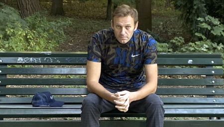 UDAREN ČEKIĆEM U GLAVU Pomoćnik Alekseja Navaljnog napadnut ispred svoje kuće (FOTO)