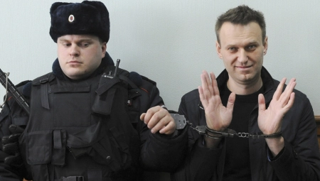 LEKARI GA REANIMIRALI VIŠE OD POLA SATA! Isplivali novi detalji: Navaljnom je pozilo nakon šetnje