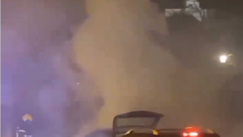 ZAPALIO SE AUTOMOBIL Užas u Grockoj, ništa se ne vidi od crnog dima (VIDEO)