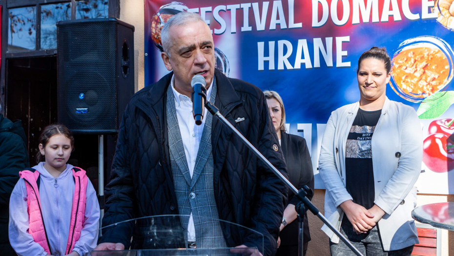 SUBOTICA: Gradonačelnik Bakić otvorio Prvi „Festival domaće hrane“ u Višnjevcu