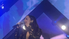 ALEKSANDRA PRIJOVIĆ NE STAJE Pevačica se pojavila u čipkastom kombinezonu, publika u Osijeku pada u trans