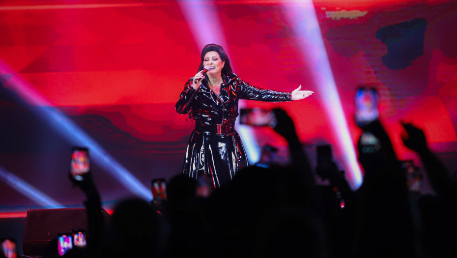 DRAGANA MIRKOVIĆ IMALA PEH NA KONCERTU: Spremite sve što treba, večeras hoću...