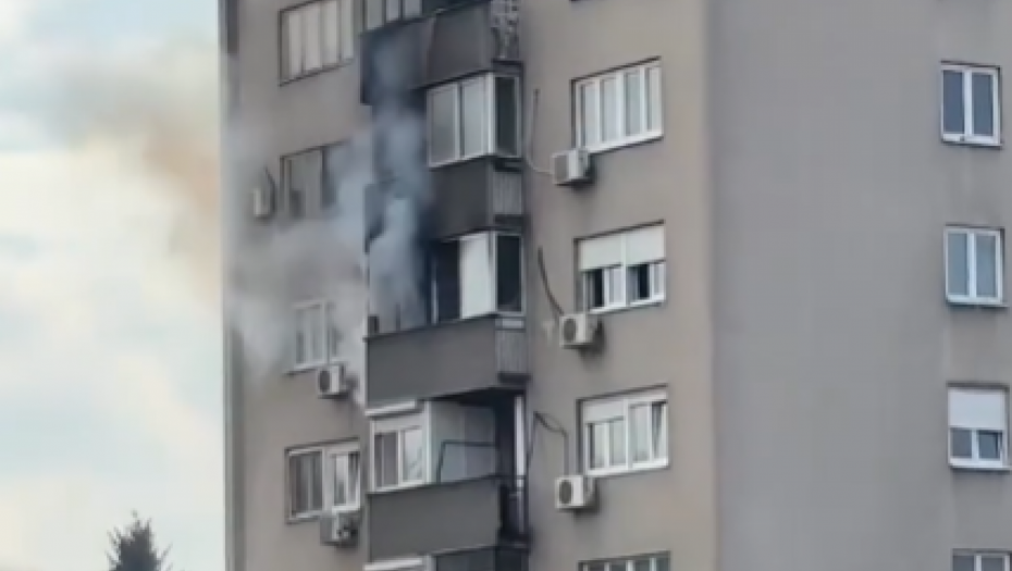 POŽAR U U UČITELJSKOM NASELJU Gust dim se širi sa terase (VIDEO)