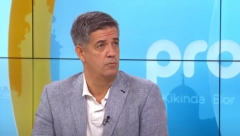 UŽIVALAC NARKOTIKA PLJUJE PROFESORA RADENOVIĆA Đilasovac Miljuš ne vidi kada mu sin pravi haos po Vračaru, a zna da blati svetski priznate naučnike (FOTO)