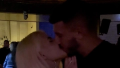 PEVAČICI (23) DEČKO KUPIO SILIKONE! Pukao 4.000 evra na operaciju!