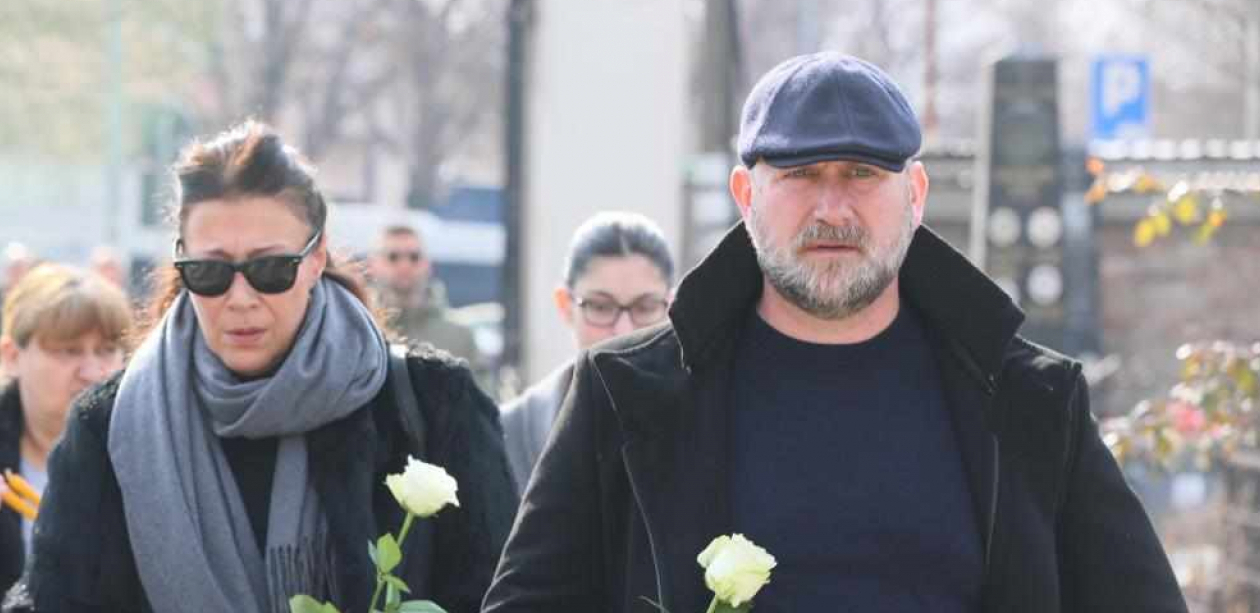 PRVA ŽENA NEBOJŠE GLOGOVCA STIGLA UPLAKANA Bolne scene na sahrani njegovog oca Milovana
