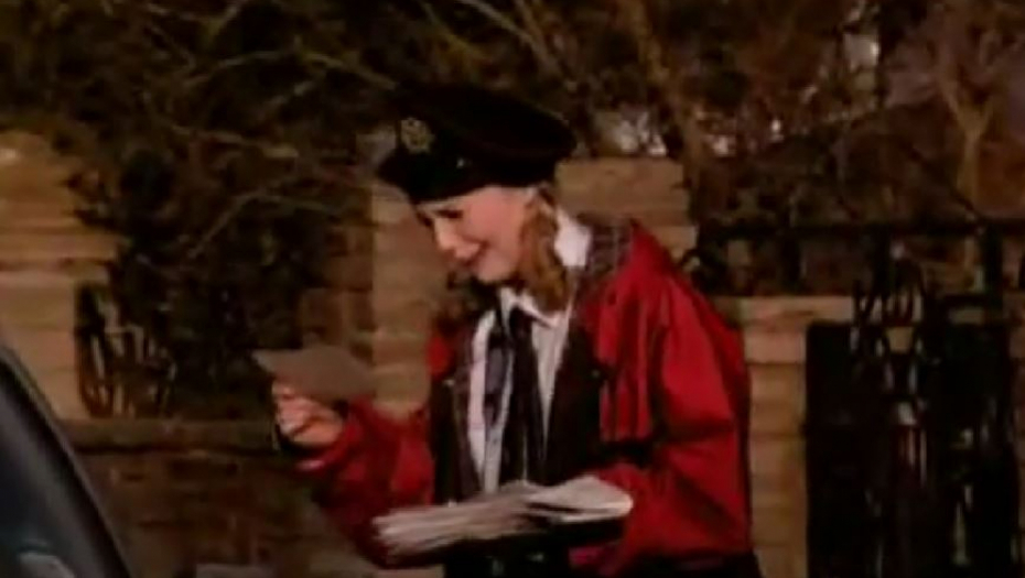 POŠTARKA TAMARA HITNO IZBAČENA SA POSLA: Zbog onog što su našli u radnom stolu, dobila MOMENTALNI OTKAZ!