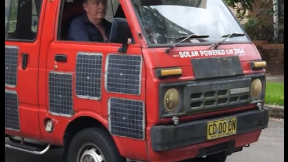 UZEO BATERIJE OD LAPTOPA, PA NAPRAVIO ČUDO Srbin kupio kombi za 100 evra, pa od njega napravio električni vozilo na solarni pogon (VIDEO)