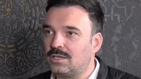 IVAN BOSILJČIĆ UMALO POGINUO U SAOBRAĆAJKI Autobus se zaleteo ka provaliji, pa se zadržao na ivici litice, ispod proticala reka