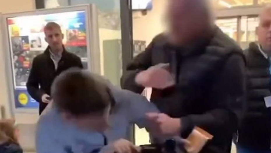 MUŠKARAC ŠAMARAO DEČAKA USRED BEOGRADA Pre toga mu je zavrnuo uši! Posle se pravdao da je bio "nešto nervozan"