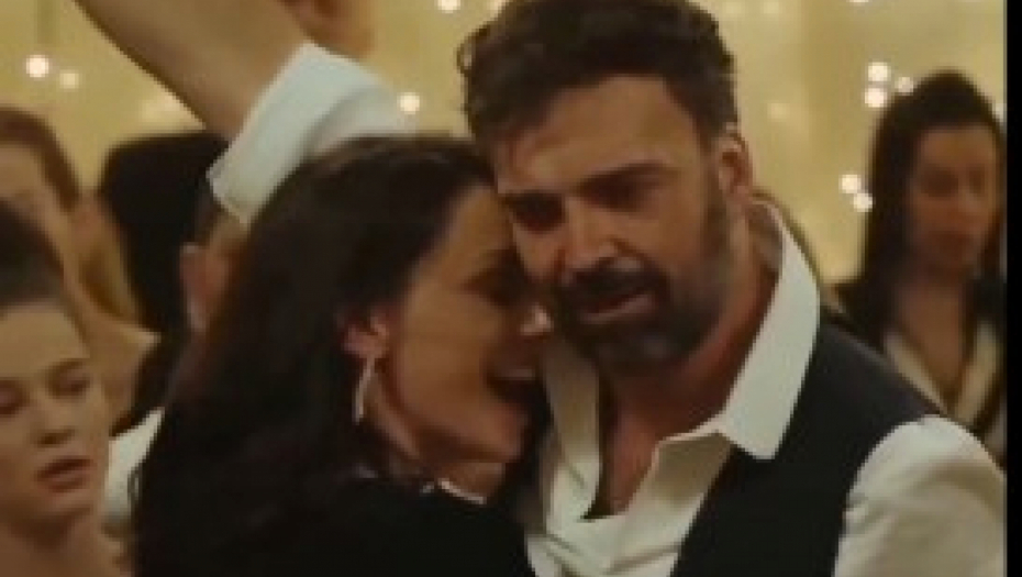 Snimak Slobode Mićalović i Ivana Bosiljčića iz filma "Jorgovani" napravio haos na mrežama: "Ja bih mu prvo razbucala košulju"