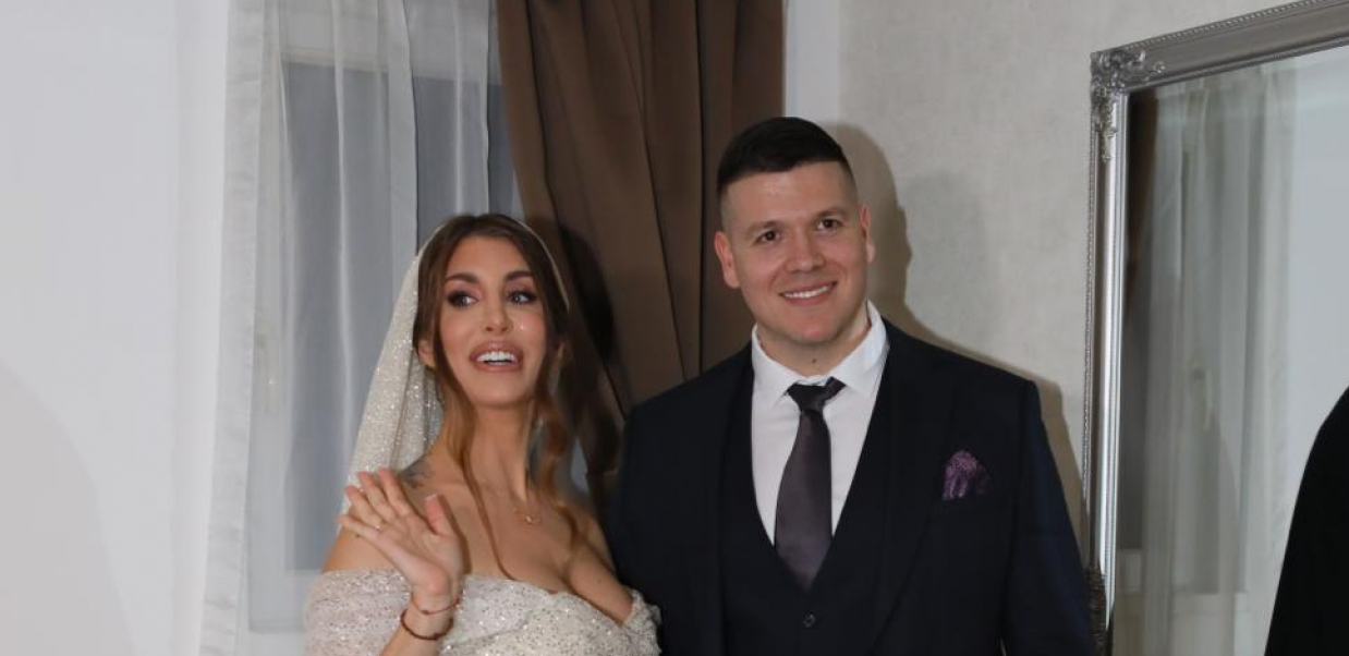 JELENA NAJGLASNIJA NA SVADBI Slobina žena najveselija, a kada im je on zapevao, atmosfera dostigla vrhunac!