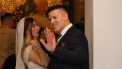 SLOBA PEVA, A JELENA PLAČE Isplivao snimak sa njihovog venčanja, nije mogla da kontroliše emocije kada joj se obratio