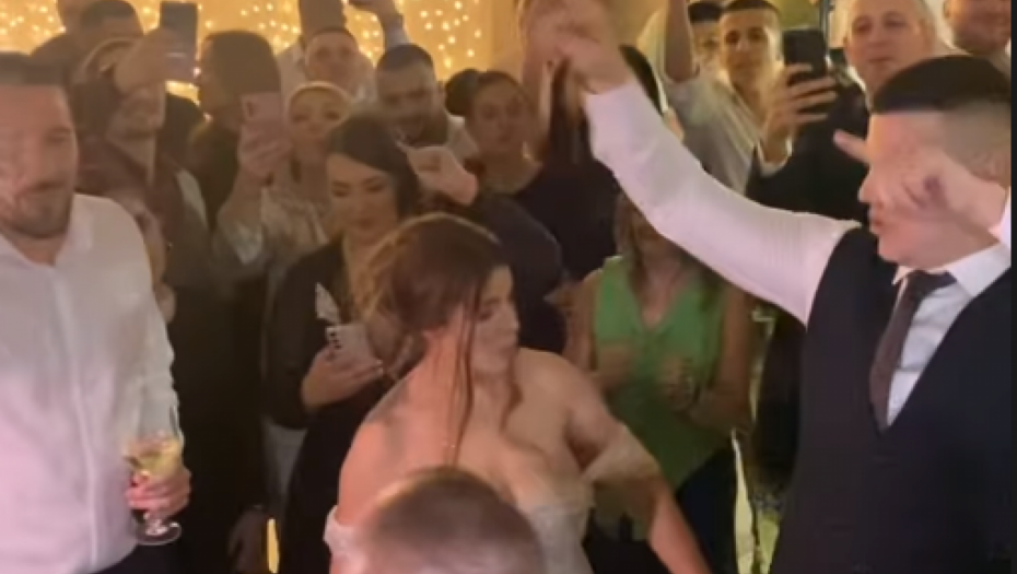 POJAVIO SE URNEBESAN SNIMAK SA SLOBINE SVADBE! Jelena gurnula ruku mladoženji u džep, a onda doživela šok