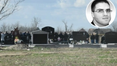 TUŽNOM PESMOM ISPRAĆAJU LIKVIDIRANOG ŠUŠU NA VEČNI POČINAK Milanova žena jedva stoji na nogama, svi jecaju