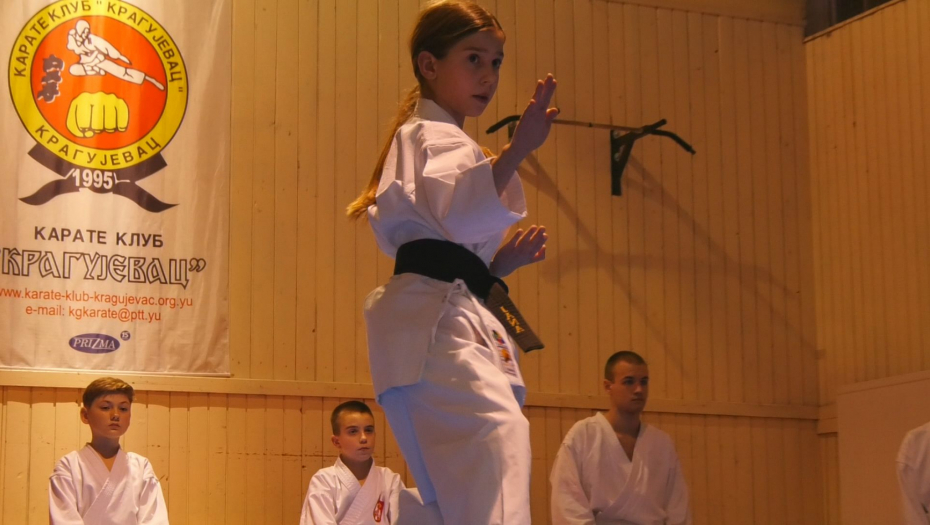 KARATE KID JANA SA 200 MEDALJA Desetogodišnja devojčica srpsko čudo u teškoj borilačkoj veštini