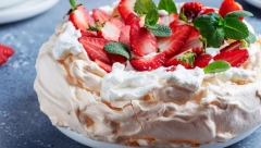 PAVLOVA TORTA Popravlja dan u trenu, a budi sva čula