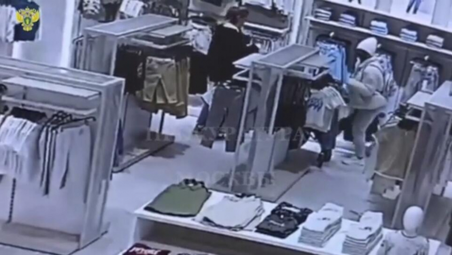 LUDILO Žena krala koristeći kolica za bebe (VIDEO)