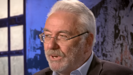 PALE MASKE: Nestorović opet stao uz ljude kojima je Srebrenica genocid, a Kosovo nezavisno