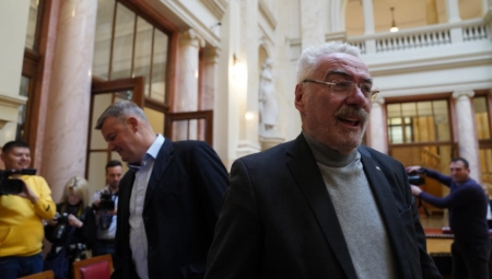 UDRUŽILI SU SE ZLONAMERNI, GLUPI I RAZNI "VANZEMALJCI" I IMAJU SAMO JEDAN CILJ Ognjen Karanović bez zadrške za Alo! o frontu Nestorovića i prozapadnih stranaka