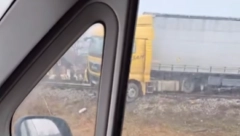 JEZIVA NESREĆA KOD TRSTENIKA, KAMION PREPREČIO ŠINE Zamalo uleteo u kuću! (VIDEO)