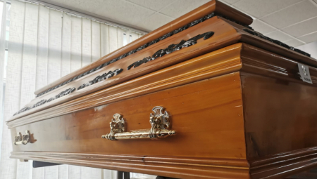 DEVOJČICU PROGLASILI MRTVOM, A NAKON 16 SATI SE DESIO HOROR Kada ju je rođak dodirnuo, zaledila mu se krv u žilama!