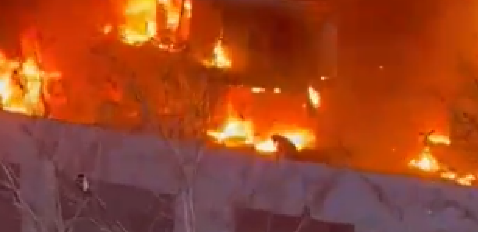 HAOS U ŠPANIJI Izgorela zgrada od 14 spratova (VIDEO)