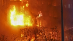 POŽAR PROGUTAO STAN U SMEDEREVU sve vrvi od vozila hitnih službi, dramatične scene na licu mesta (VIDEO)
