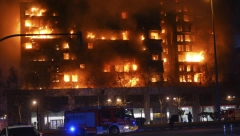 GORE KUĆE U ZAGREBU Vatrogasci na terenu gase požar